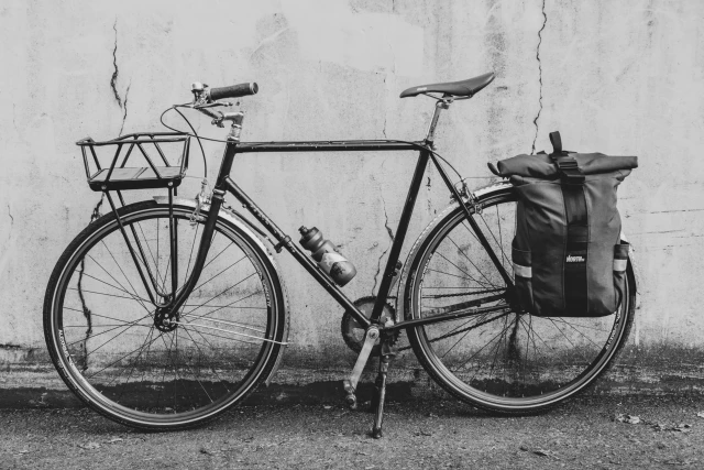 Bikepacking vs Gepäckträger Fahrrad mit Packtasche